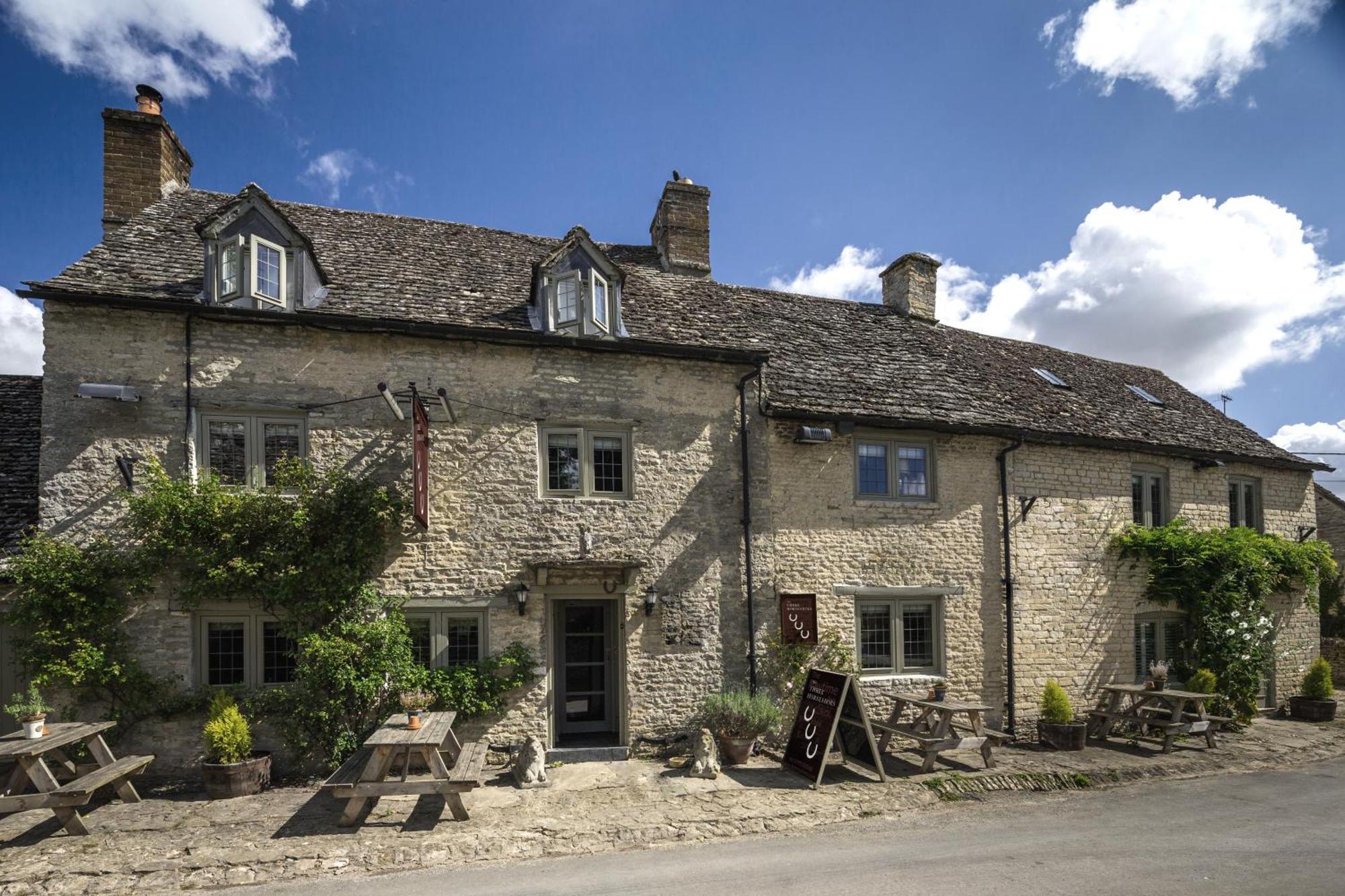 The Three Horseshoes Hotel Asthall Exterior photo